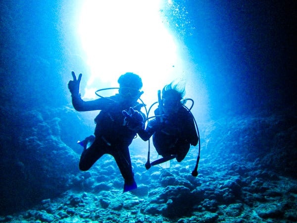 宮古島の海で働く！パラセーリングアシスタント募集（未経験歓迎）