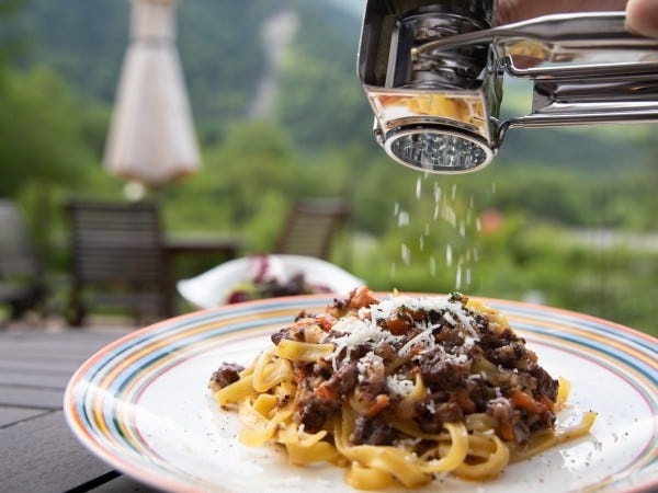 ランチメニュー「ボロネーゼ」は信州牛も入って好評です。