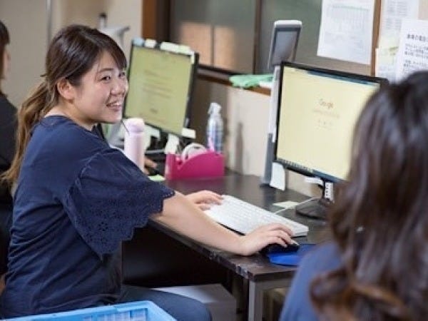 未経験の方でも、業務に慣れるまでしっかりサポートします。 イチから丁寧にご指導させていただきますので、ご安心ください。