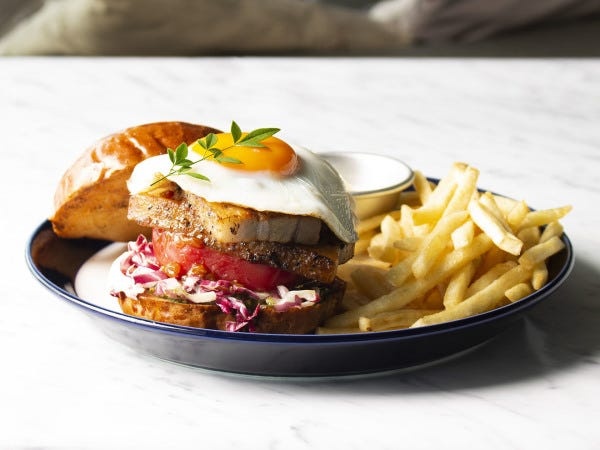 ホールスタッフ