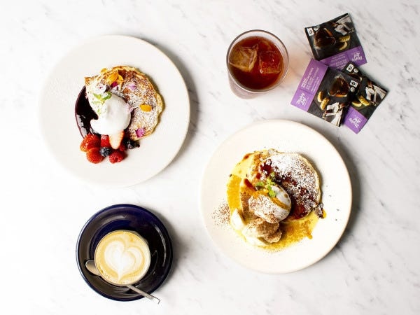 ホールスタッフ