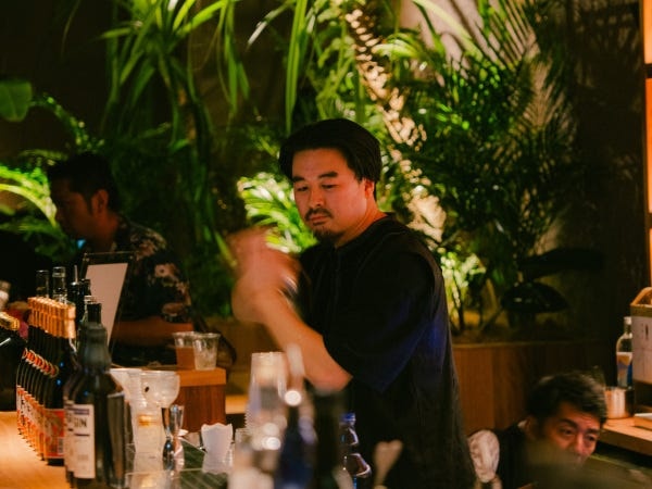 オーソドックスなカクテルから工夫を凝らしたオリジナルカクテルまで、お客様と会話しながら提供をしています。