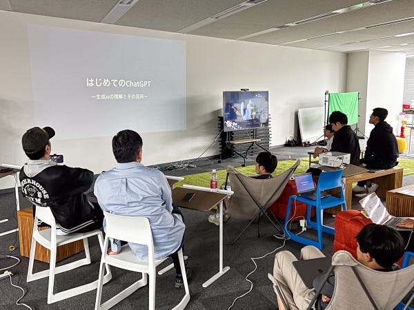 月初に行われる月例会です。各事業・個人からの事業報告、PRののち懇親会を行っています。