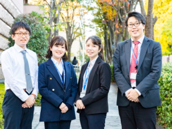 勤務初日は経験豊富なスタッフが同行するので安心してお仕事がスタートできます。