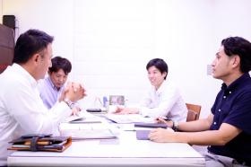 営業 打合せ風景