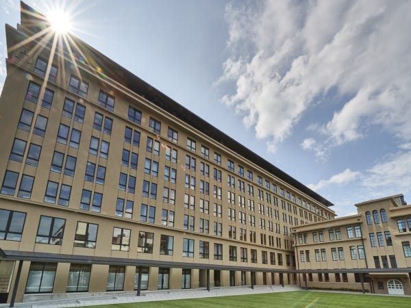 サービススタッフ・正社員・バー