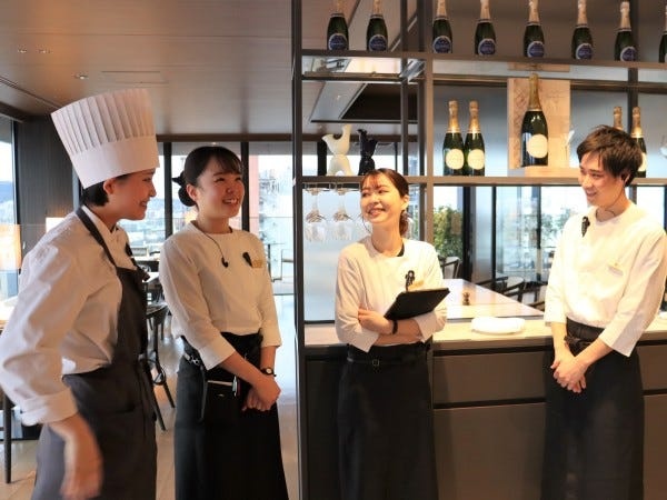 サービススタッフ・正社員・バー