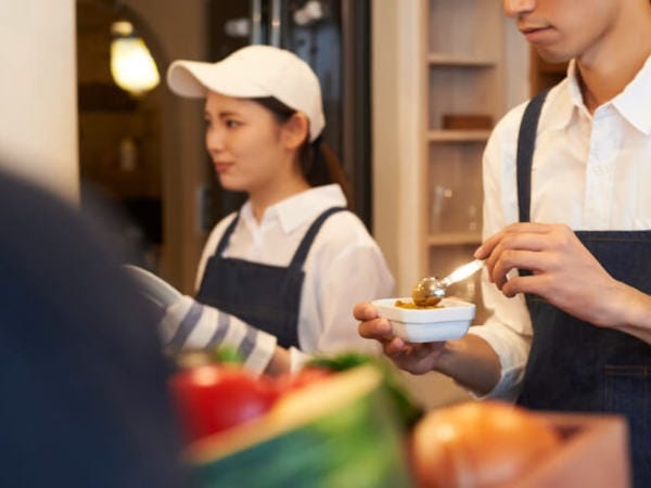 接客スタッフ・店長候補（未経験OK）