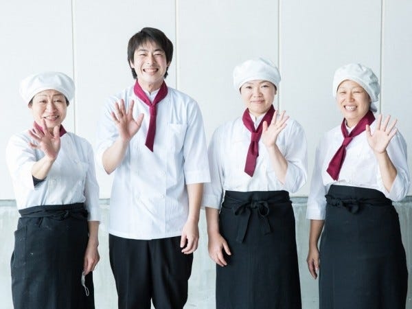 幅広い年代のスタッフが活躍中！まずはお気軽にご応募ください。