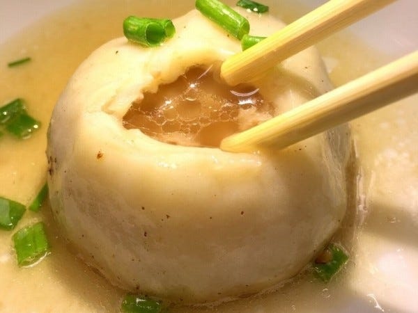 中華街は焼き小籠包も人気です。