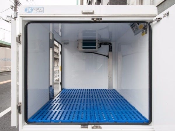 積みおろしはかご車を使います