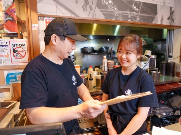 ホールスタッフ（学歴不問）