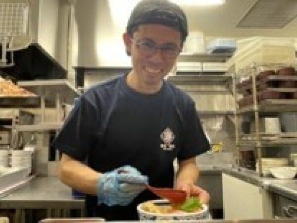 ホールスタッフ（学歴不問）