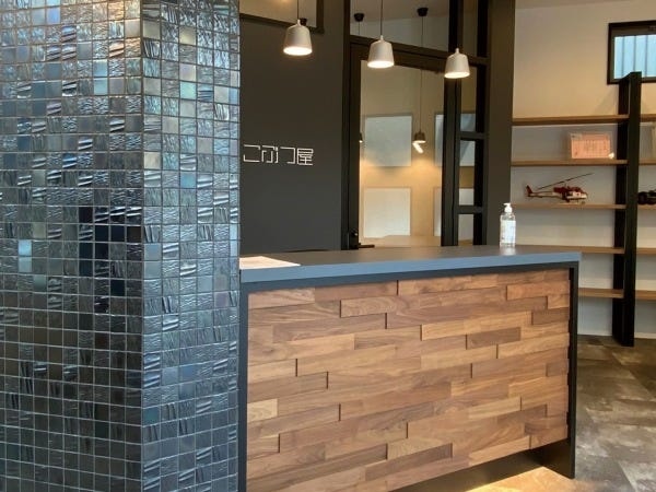 店舗受付です！日当たりが良く、集中して仕事に取り組めます。