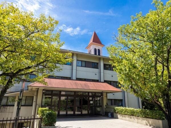 女子寮※各部屋は学年混成(高1～高3)の3～4人部屋です。下級生は生活上の自立をめざし、上級生は下級生のおせわをすることで心を育んでいます。