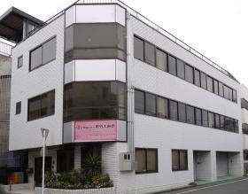 ＪＲ東神奈川駅、東横線東白楽駅、徒歩１０分に事務所があります