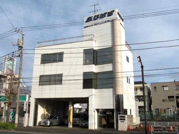 本社オフィス。上大岡駅から徒歩7分。最寄りのコンビニまで徒歩1分。