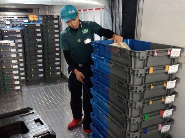 副業の準中型コンビニ配送ドライバー