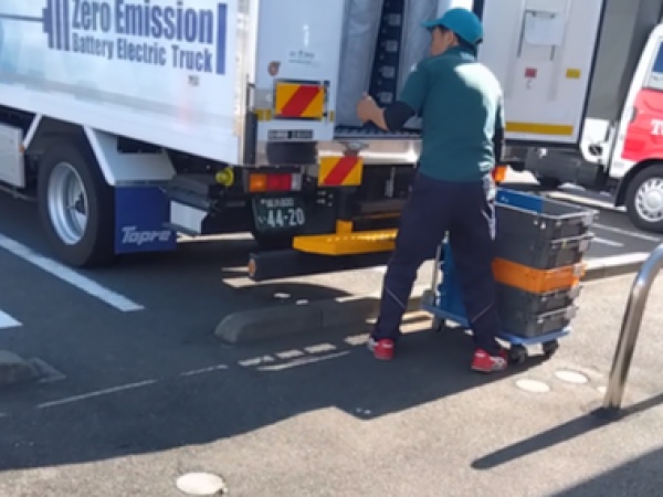 副業の準中型コンビニ配送ドライバー