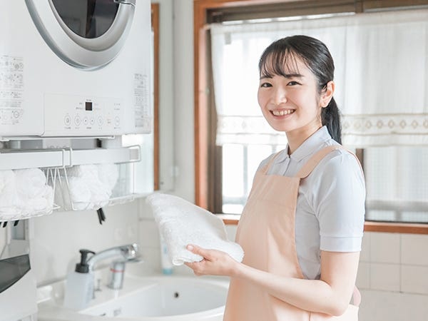 服装はいつもの恰好でOK！エプロンは支給がございます◎身一つで働けるのでスキマ時間で稼ぎたい方にピッタリのお仕事です。