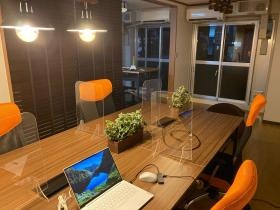 社内執務スペースはフリーアドレスで風通しが良い環境です。