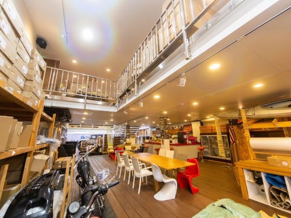 パーツの倉庫兼、食堂です！毎日のように社長の手作りランチを食べられる！？