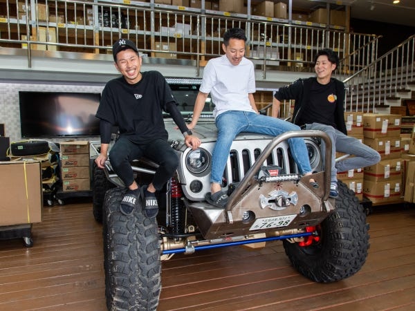 パーツ倉庫にはオフロードカスタムされたTJラングラーも！