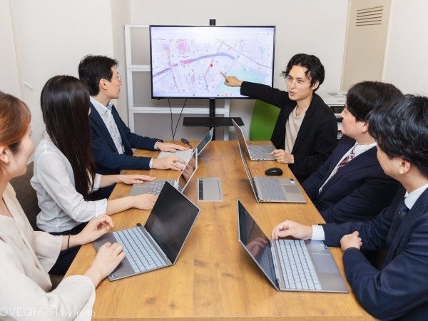 あなたと一緒に働くメンバーです。困ったことがあれば何でも相談してください。チームで仕事をするスライルなので助け合って仕事を進めます。