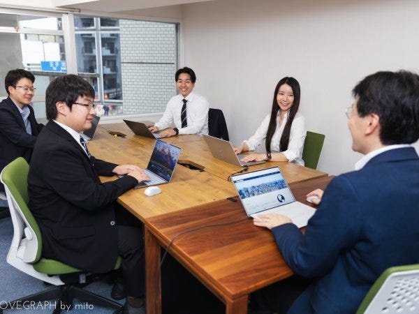 20代～30代のメンバーが中心に、活発に意見が飛び交う社風です。