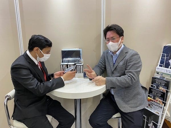 展示会の一コマ。