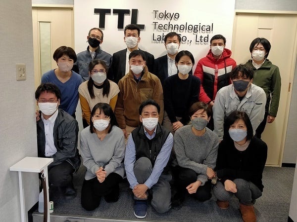 技術営業と営業サポートです。