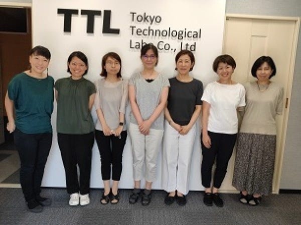 総務部長とあなたを支える営業サポートのメンバーです。