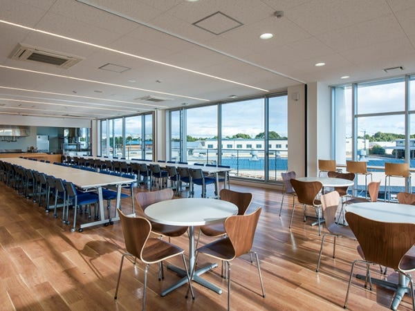 ～本社社内食堂～