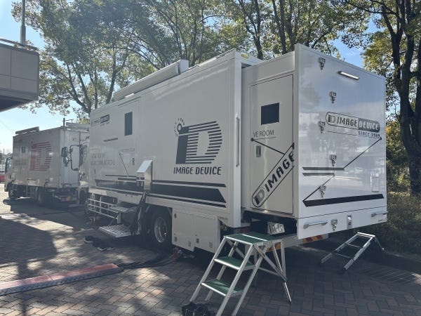 中継車を2台所有しております。