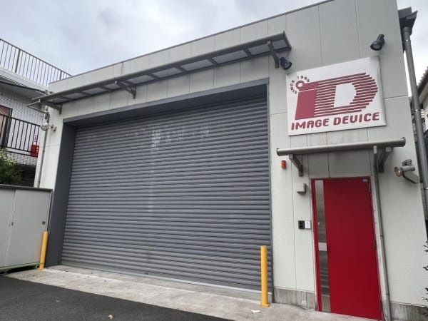 中継車用のガレージが浦安にあります。オフィスから車で5分です。