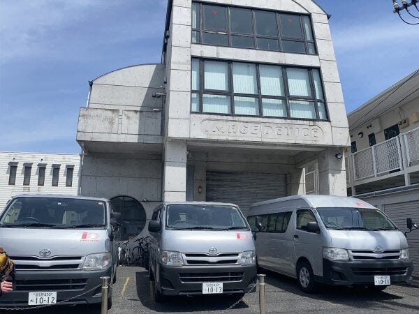 勤務先となるオフィスです。4階建ての自社ビルです。