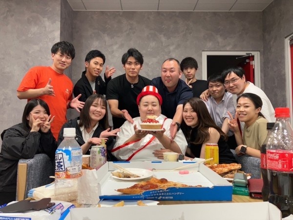 時には、メンバーの誕生日のお祝いをしたり、プチパーティーも開催しています！