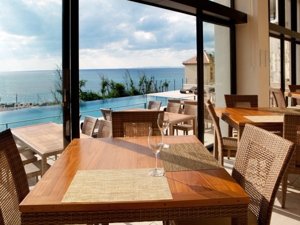 ホールスタッフ・レストランホールスタッフ（賞与あり・土日祝勤務出来る方優遇）