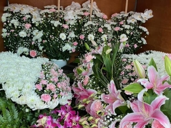 お花屋さんスタッフ葬儀関係（初心者大歓迎・要普通自動車免許）