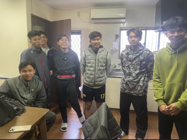 海外から日本へ漁業の勉強で働いている熱心な仲間達です。みんなわからないことだらけからのスタートです。何でも聞いて慣れてもらえたらと思います。