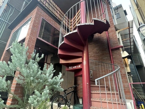 北野エリアのオシャレな建物です。是非お待ちしています。