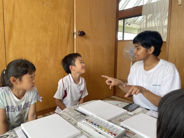 たくさんの大学生が活躍しています。