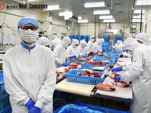 当社は、「“肉”を超えて“食”を目指す」を理念に、食肉の解体・加工・販売を手がける専門企業です。