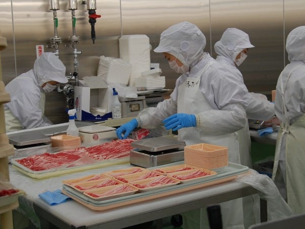 先輩社員の声：残業も少な目で、退勤後の時間を有効に活用できます。家族・ペットと過ごす時間も増えて、休日には趣味のスポーツも楽しんでいます。