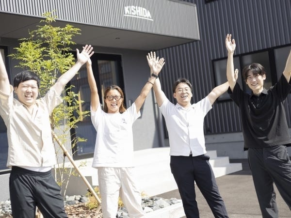 一緒に働く企画メンバーです！社員は福井本社2名、東京営業所2名です。