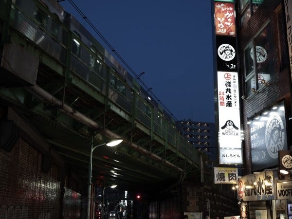 ホールスタッフ・調理スタッフ（クラブでドリンクを作っていた方は大歓迎・飲食店のキッチンでの勤務経験がある方は大歓迎）