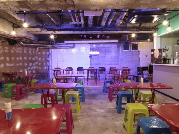 ホールスタッフ・調理スタッフ（クラブでドリンクを作っていた方は大歓迎・飲食店のキッチンでの勤務経験がある方は大歓迎）