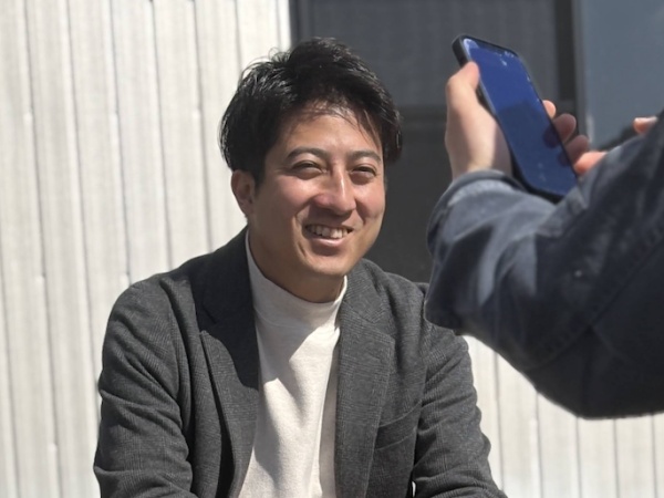 株式会社メメントの代表をしております森と申します！35歳です。社長歴7年目の新人です。現在3人で運営しております。（1名主婦でリモート勤務）