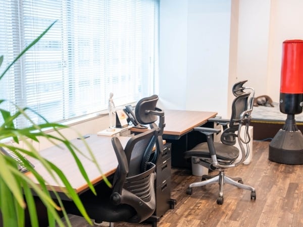 アクセス抜群の綺麗なオフィス！完全週休2日！