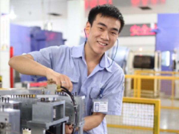 生産現場(中国)では600名を超えるエンジニアスタッフが高品質な製品を提供しています。